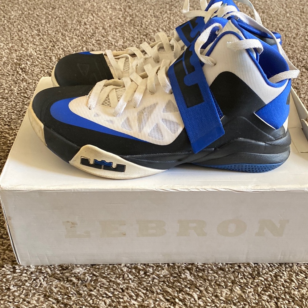Nike LEBRON